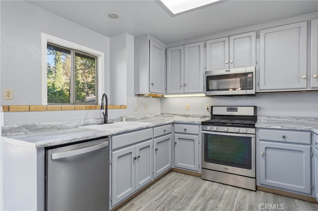 4080 Kensington Way, Lucerne, CA 95458