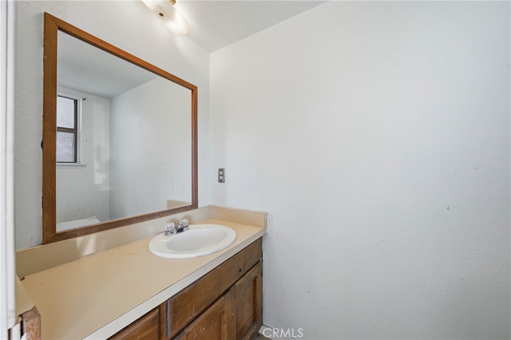 4080 Kensington Way, Lucerne, CA 95458