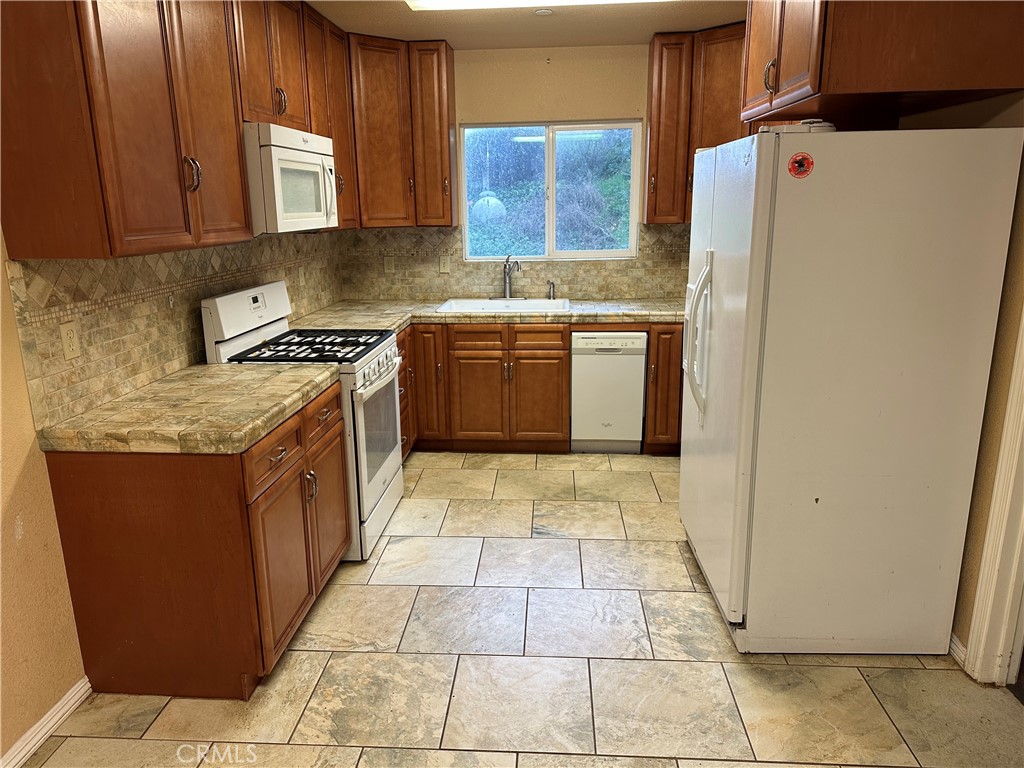 7004 E. Hwy 20, Lucerne, CA 95458