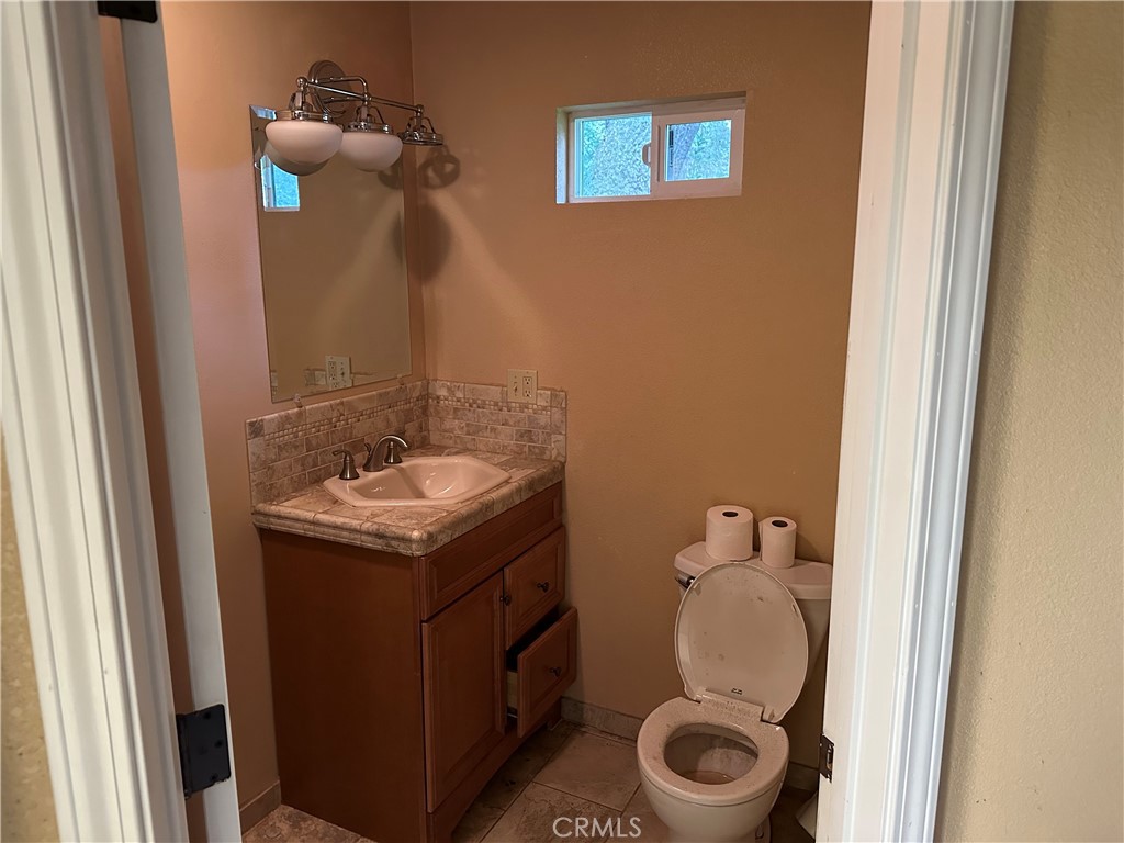 7004 E. Hwy 20, Lucerne, CA 95458