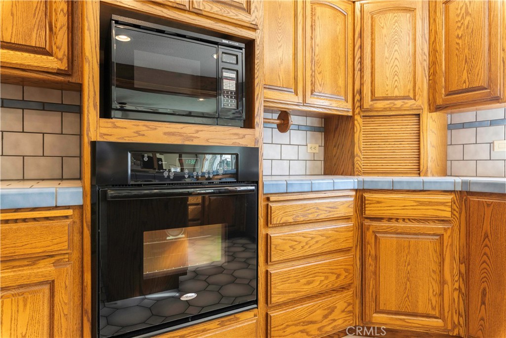 8641 Paradise Valley Blvd, Lucerne, CA 95458