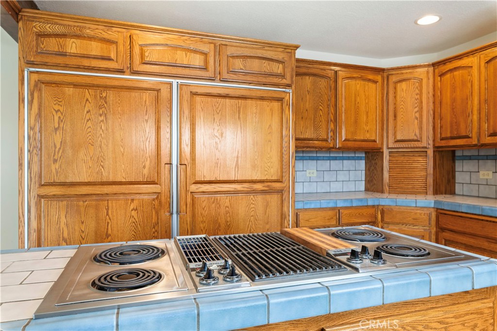 8641 Paradise Valley Blvd, Lucerne, CA 95458