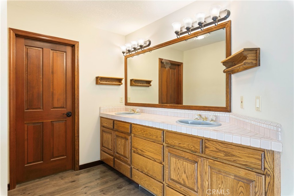 8641 Paradise Valley Blvd, Lucerne, CA 95458