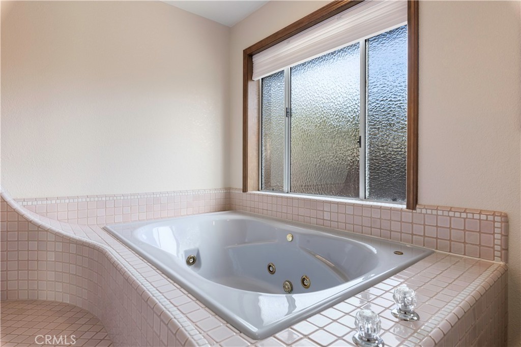 8641 Paradise Valley Blvd, Lucerne, CA 95458