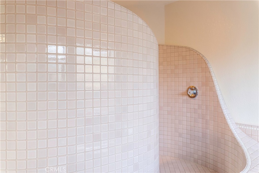 8641 Paradise Valley Blvd, Lucerne, CA 95458