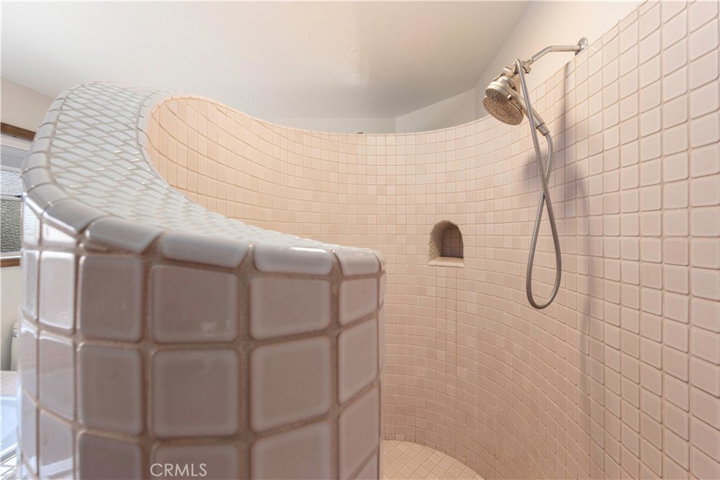 8641 Paradise Valley Blvd, Lucerne, CA 95458