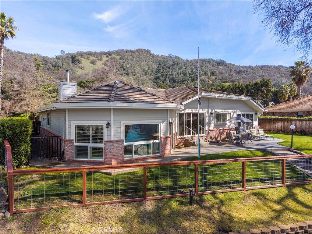 8641 Paradise Valley Blvd, Lucerne, CA 95458