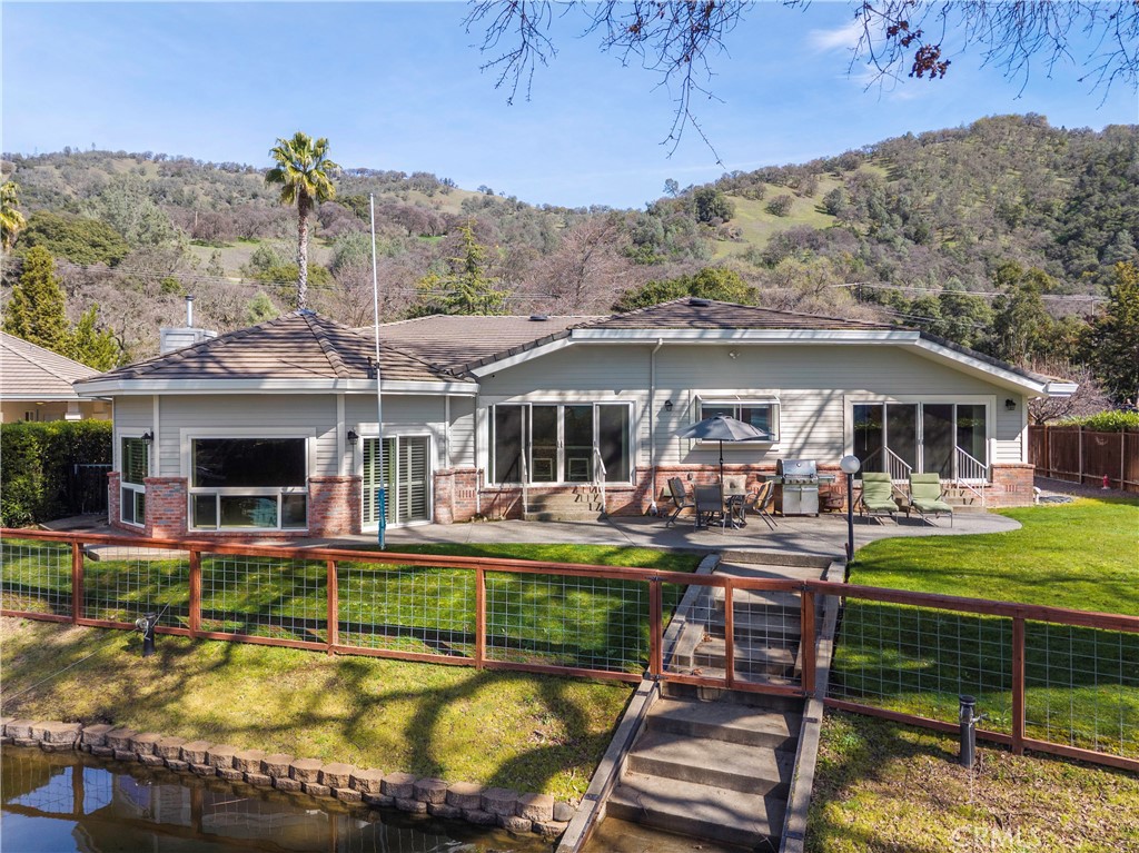 8641 Paradise Valley Blvd, Lucerne, CA 95458