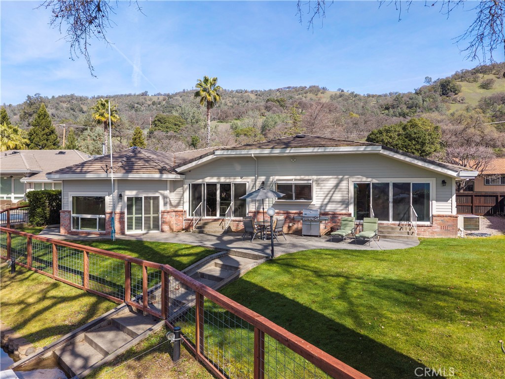 8641 Paradise Valley Blvd, Lucerne, CA 95458
