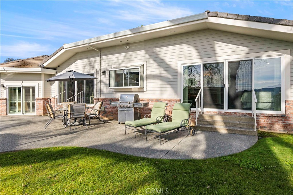 8641 Paradise Valley Blvd, Lucerne, CA 95458