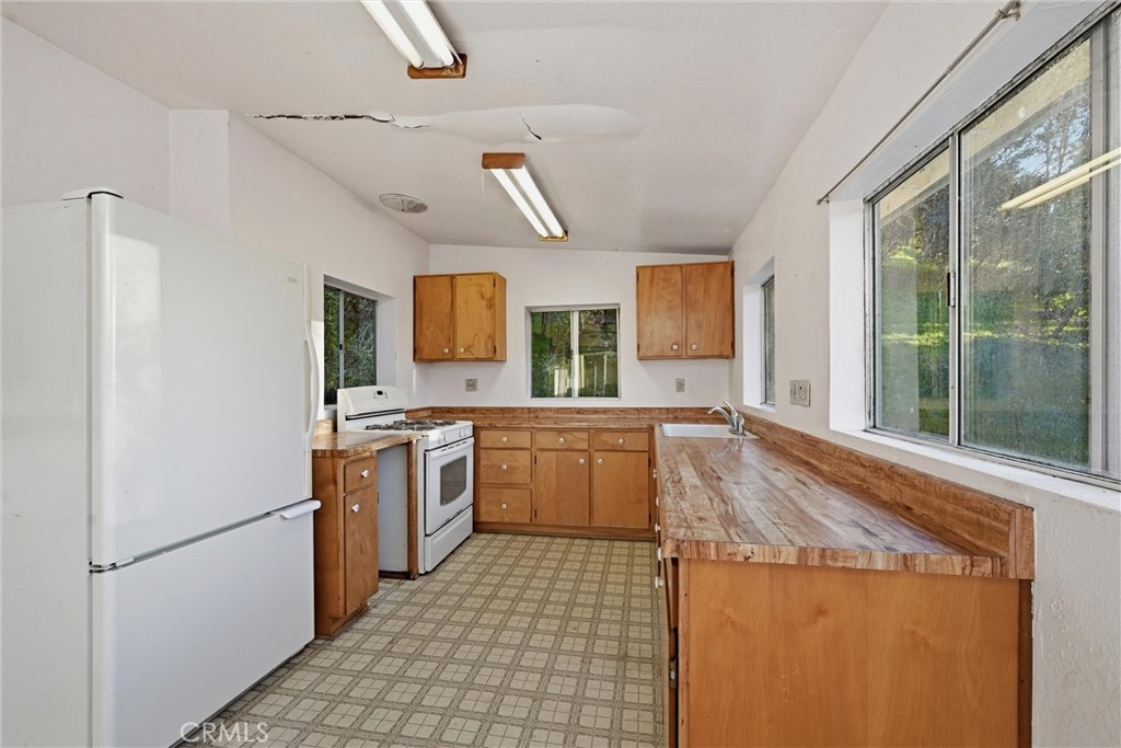 3398 Ogden Rd, Lucerne, CA 95458