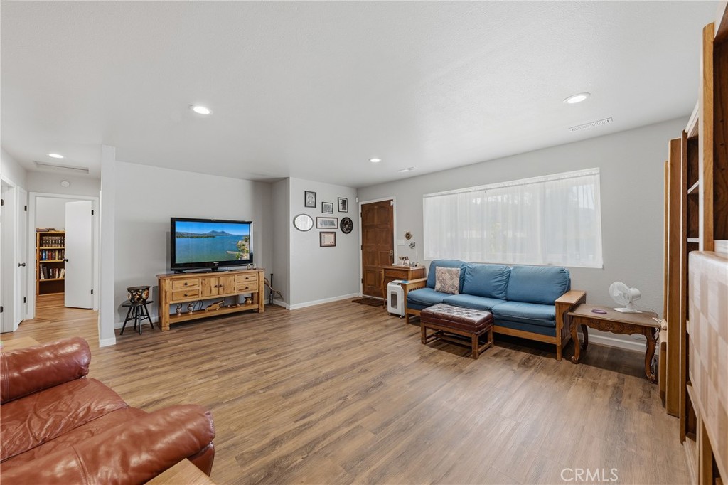 6802 Doris Circle, Lucerne, CA 95458