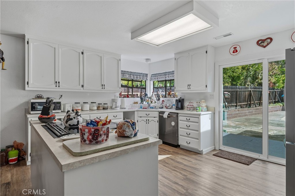 6802 Doris Circle, Lucerne, CA 95458