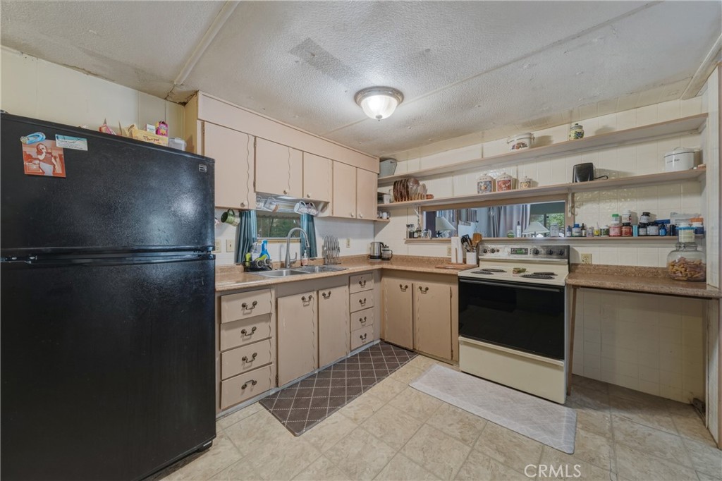 3630 Country Club Ln, Lucerne, CA 95458