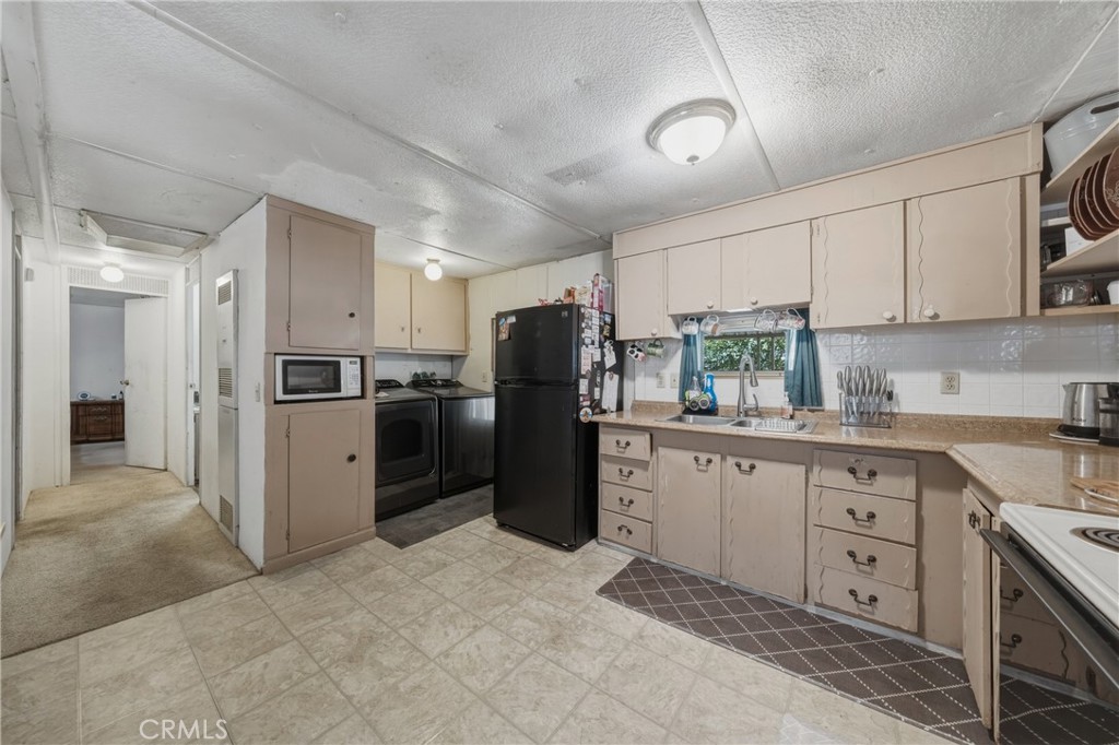 3630 Country Club Ln, Lucerne, CA 95458