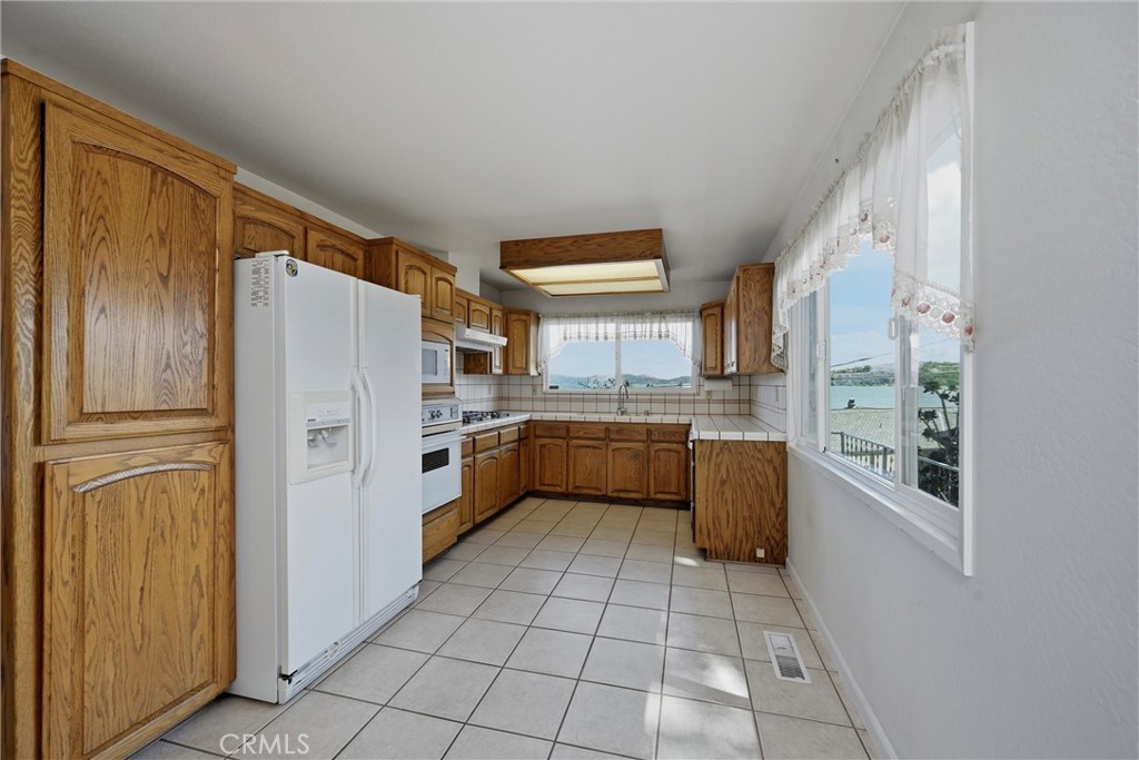 7926 Richard Dr, Lucerne, CA 95458