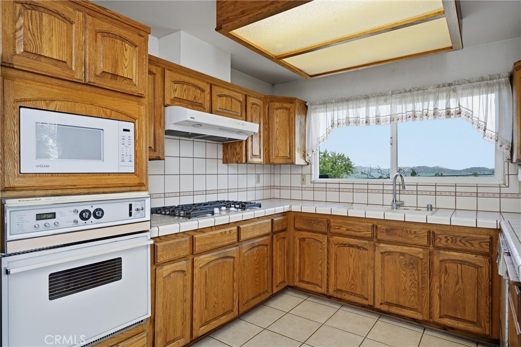 7926 Richard Dr, Lucerne, CA 95458