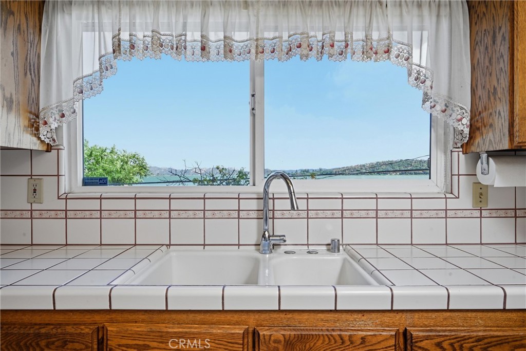 7926 Richard Dr, Lucerne, CA 95458