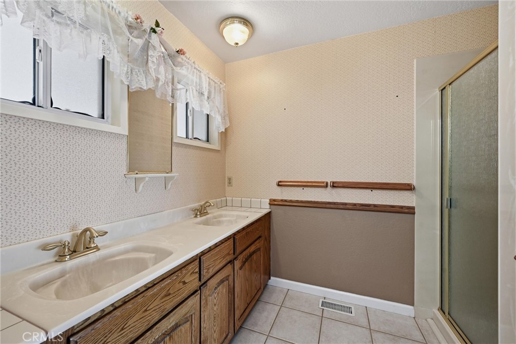 7926 Richard Dr, Lucerne, CA 95458