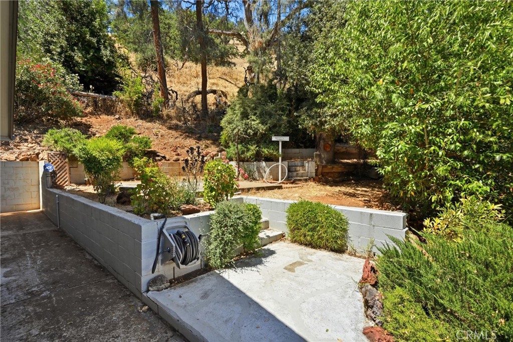 7926 Richard Dr, Lucerne, CA 95458