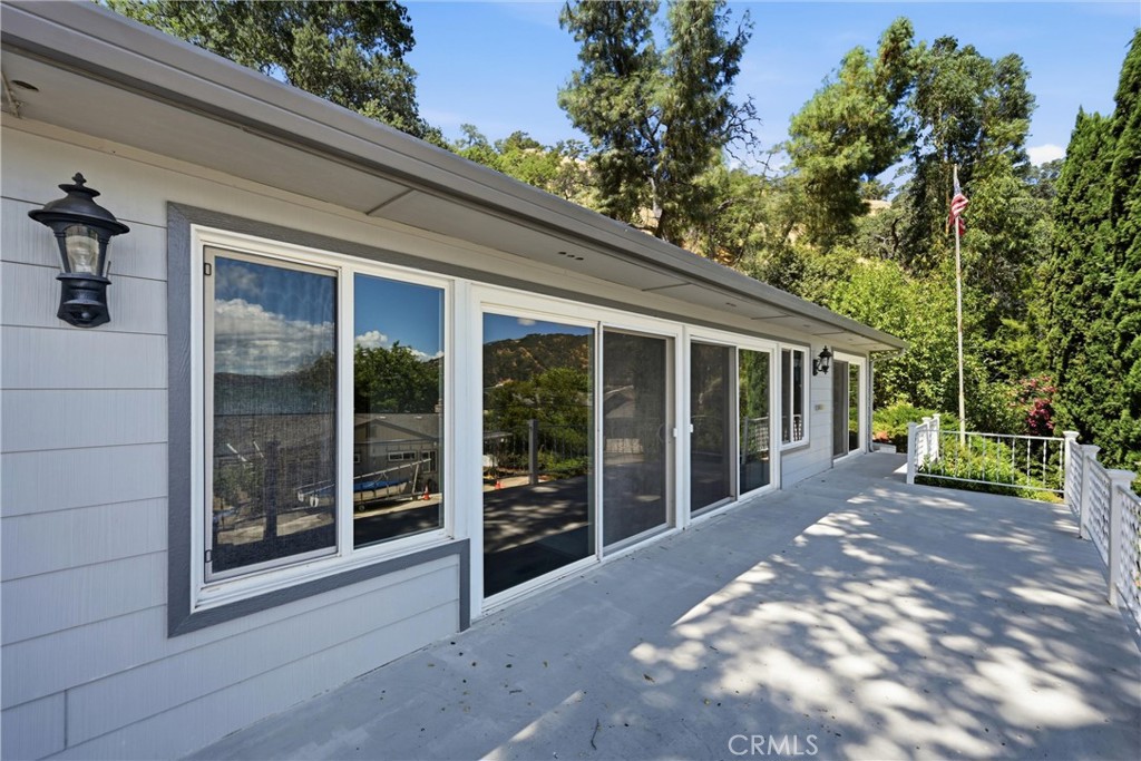 7926 Richard Dr, Lucerne, CA 95458