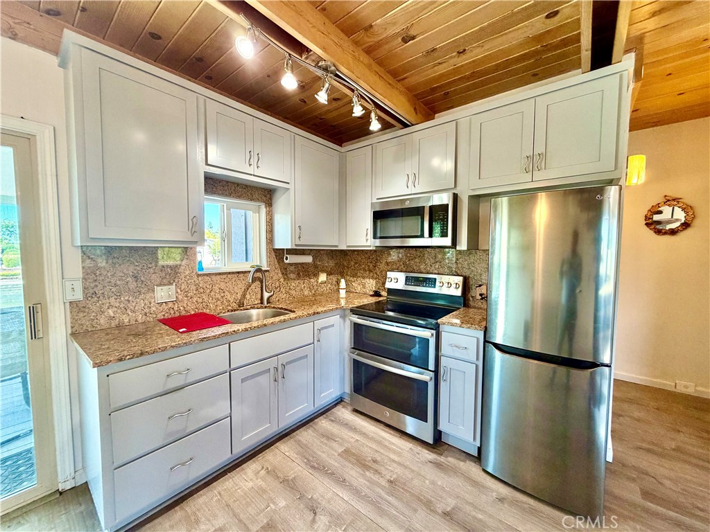 7775 Richard Dr, Lucerne, CA 95458