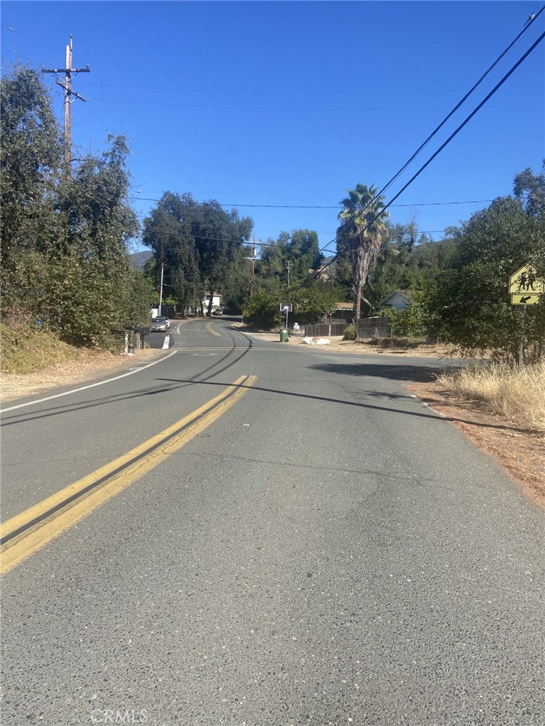 3382 Country Club Dr, Lucerne, CA 95458