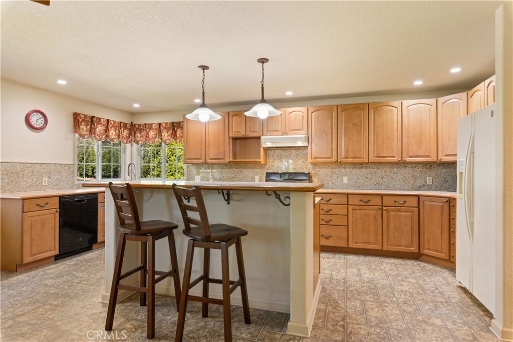 8656 Paradise Valley Blvd, Lucerne, CA 95458