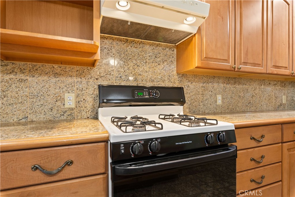 8656 Paradise Valley Blvd, Lucerne, CA 95458