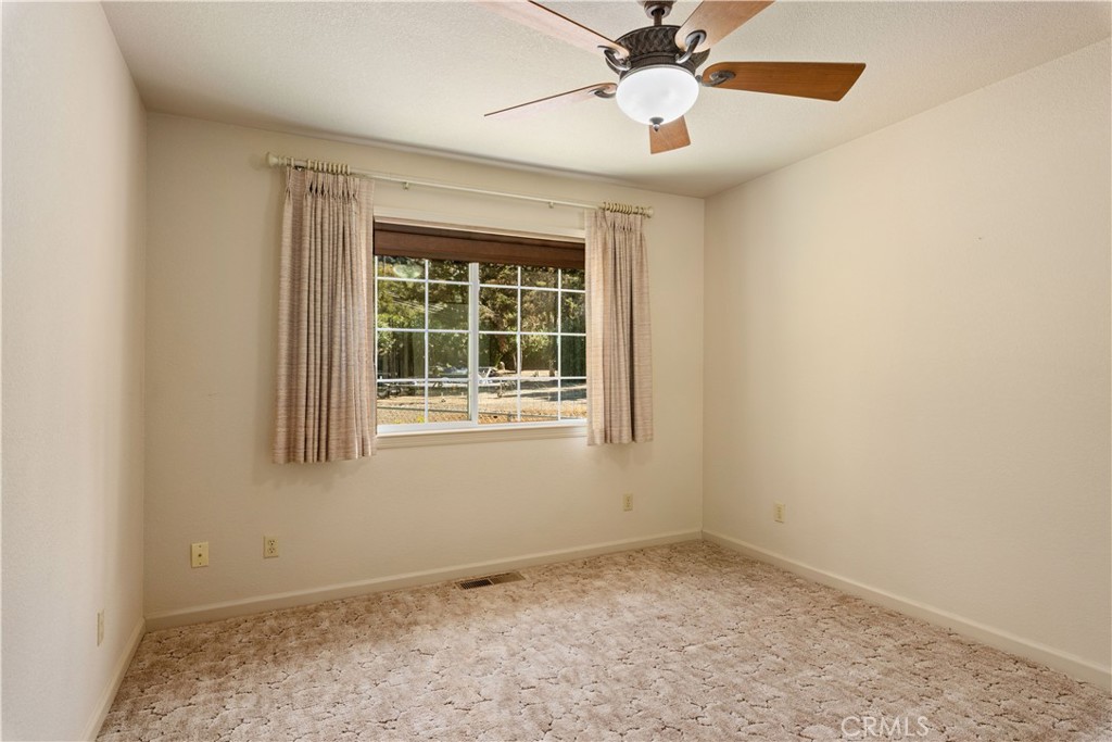 8656 Paradise Valley Blvd, Lucerne, CA 95458