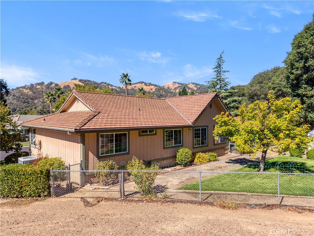 8656 Paradise Valley Blvd, Lucerne, CA 95458