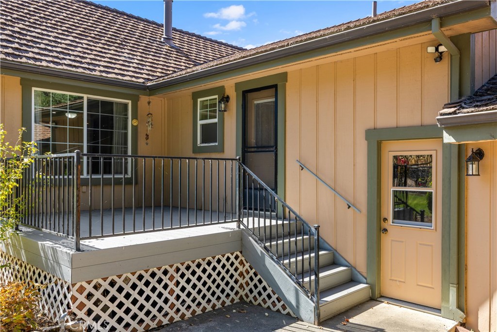8656 Paradise Valley Blvd, Lucerne, CA 95458