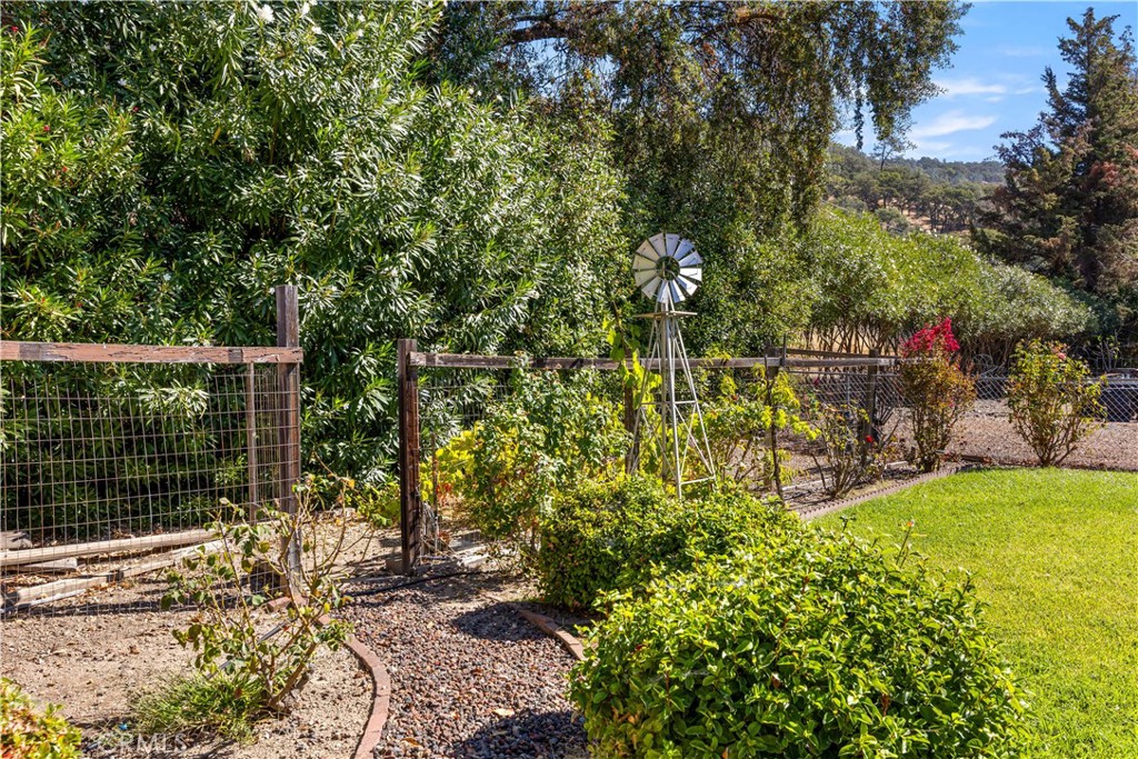 8656 Paradise Valley Blvd, Lucerne, CA 95458