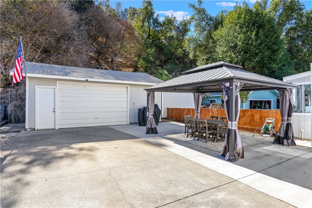 6843 Rosemont Dr, Lucerne, CA 95458