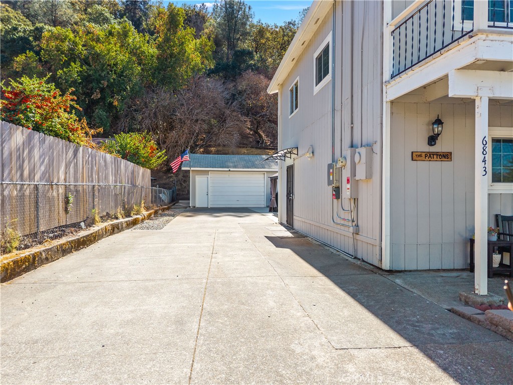 6843 Rosemont Dr, Lucerne, CA 95458