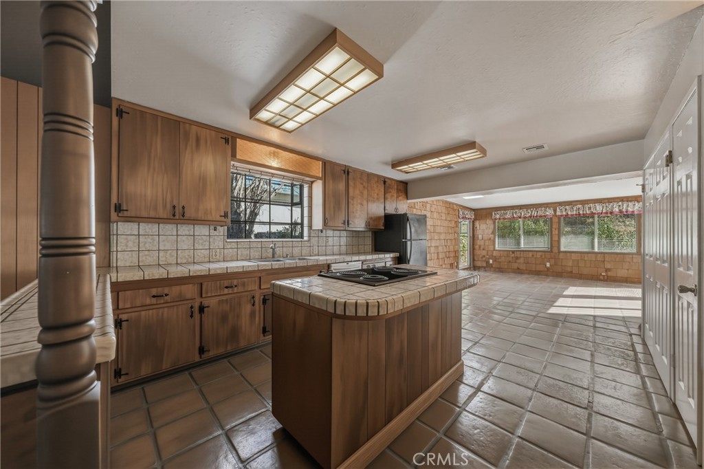 4262 Country Club, Lucerne, CA 95458