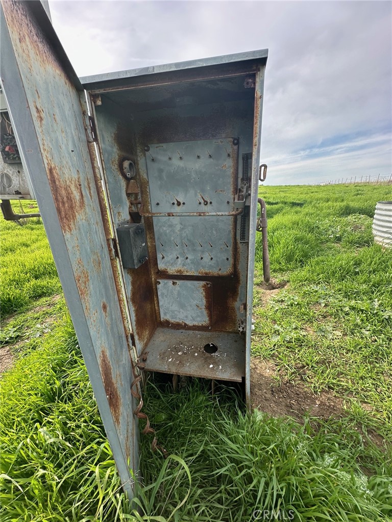 1 Billy Wright Rd, Los Banos, CA 93635