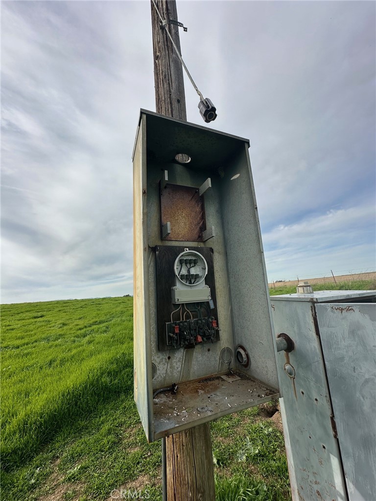 1 Billy Wright Rd, Los Banos, CA 93635