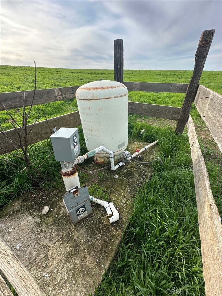 1 Billy Wright Rd, Los Banos, CA 93635