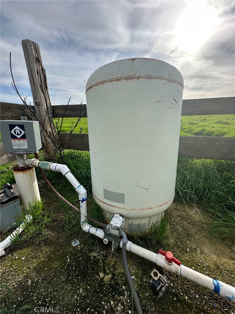 1 Billy Wright Rd, Los Banos, CA 93635