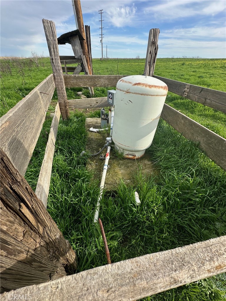 1 Billy Wright Rd, Los Banos, CA 93635