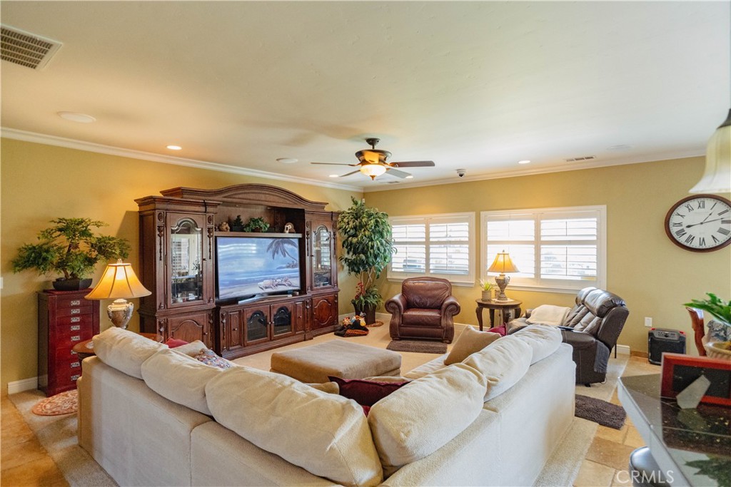 6839 Mercedes Ave, Winton, CA 95388