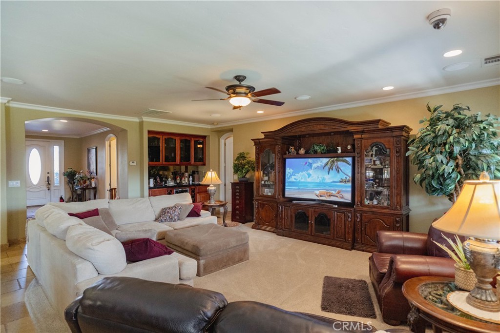 6839 Mercedes Ave, Winton, CA 95388