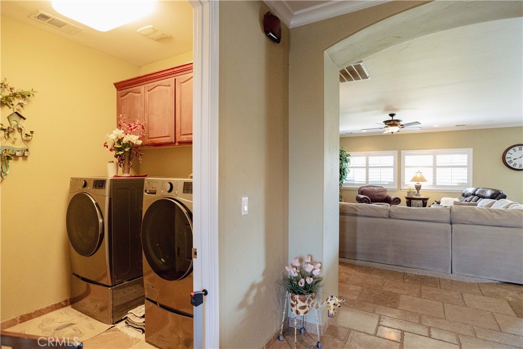 6839 Mercedes Ave, Winton, CA 95388