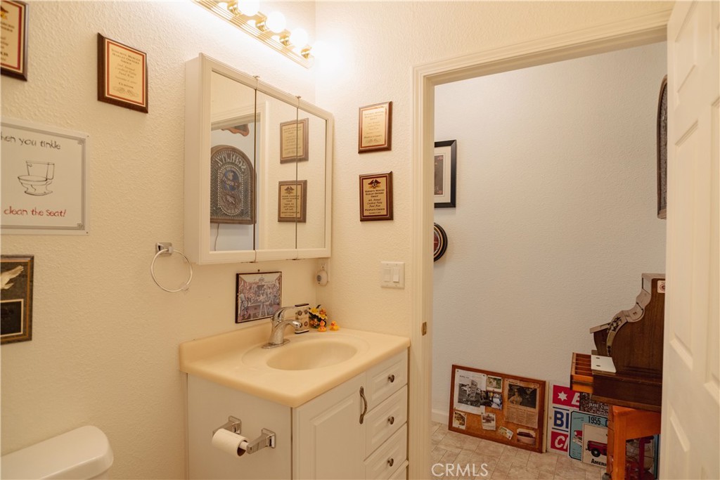 6839 Mercedes Ave, Winton, CA 95388