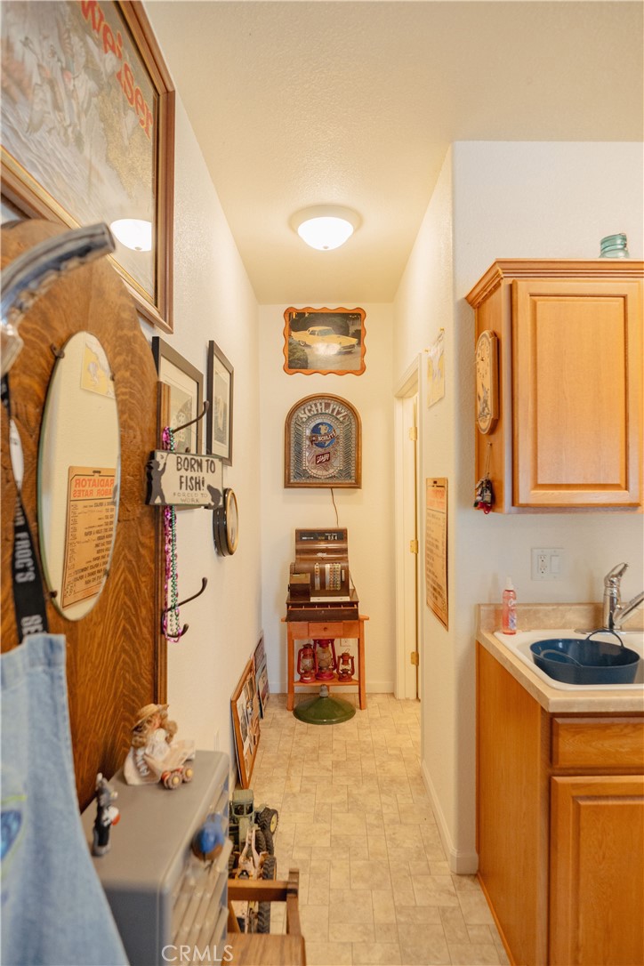 6839 Mercedes Ave, Winton, CA 95388