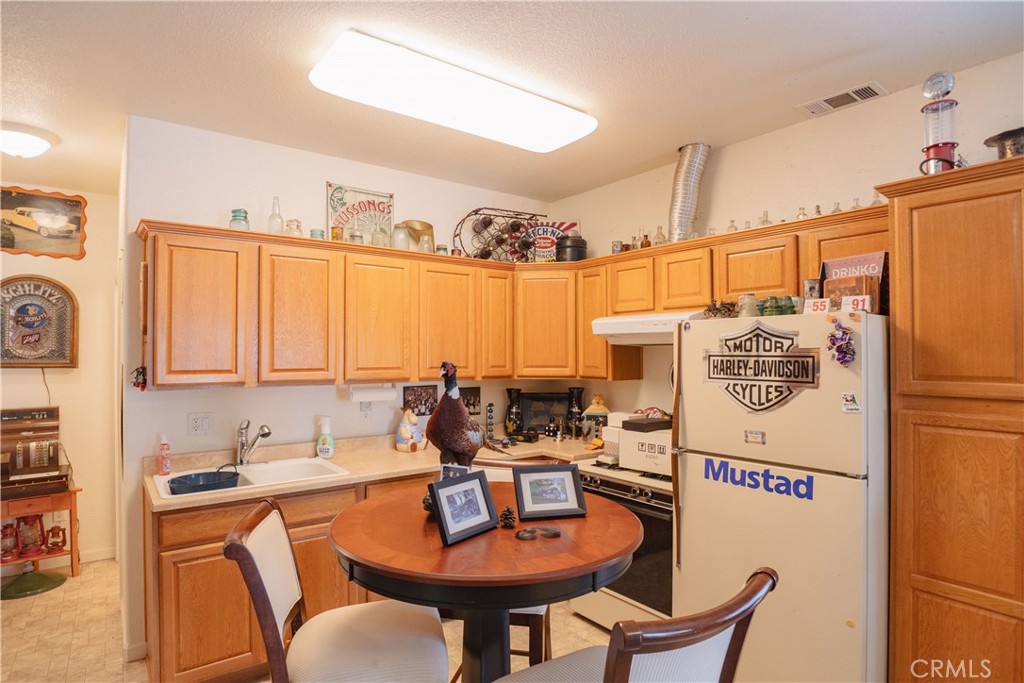 6839 Mercedes Ave, Winton, CA 95388