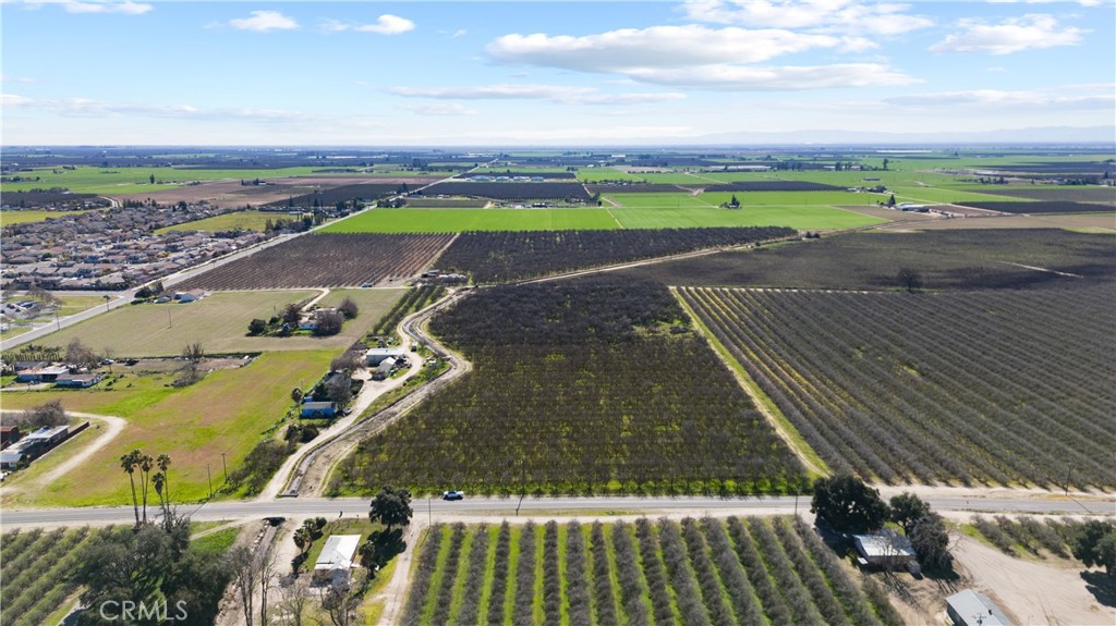 14127 Vinewood Ave, Livingston, CA 95334