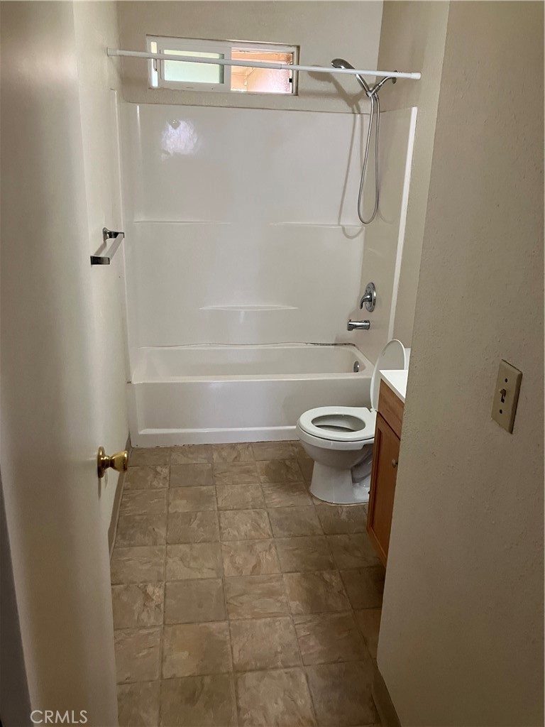 557 Barney St, Merced, CA 95340