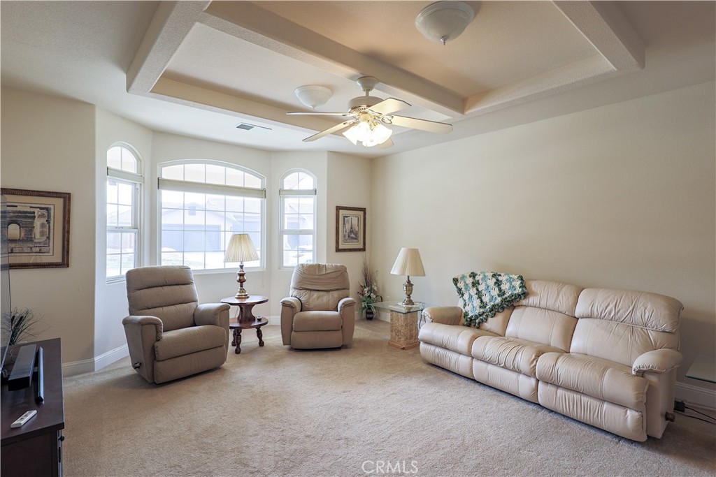 8340 Lake Shore Dr, Chowchilla, CA 93610